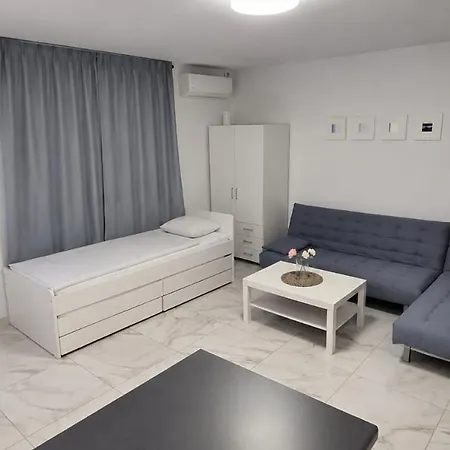 Renovated L&m 아파트 *